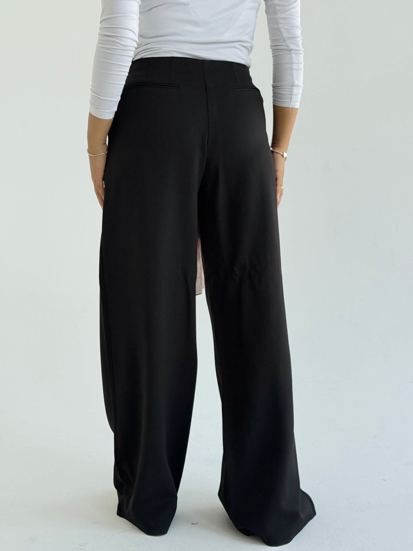 TAWA Women's Black Pleated Trousers