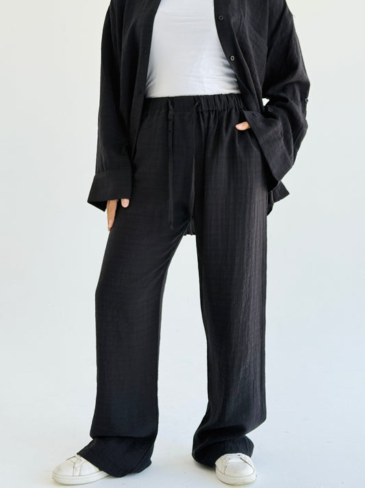 TAWA Women's Black Textured Trousers